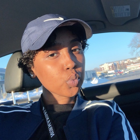 Meet your Posher, Sara - Picture 1 of 1